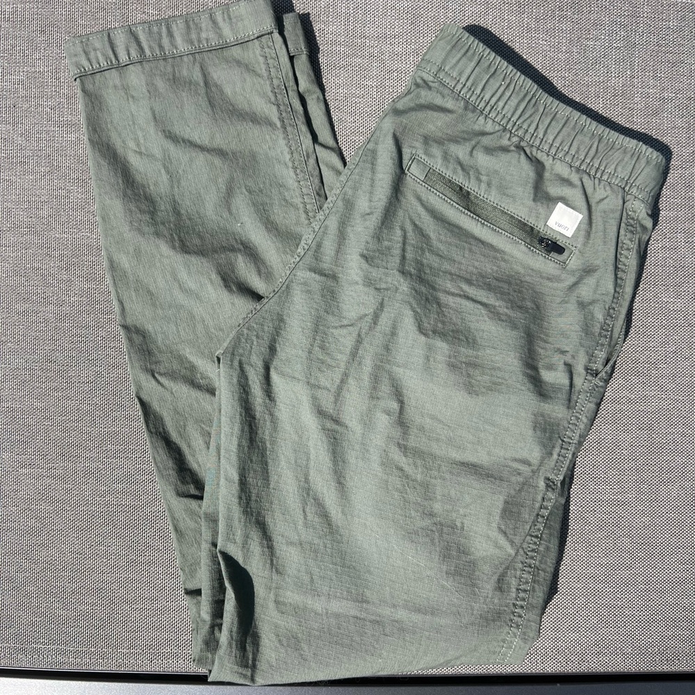 Vuori Rip Stop pants in Green